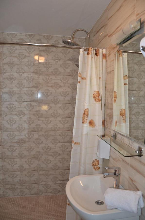 Casa Nely Hotel Sighetu Marmaţiei Buitenkant foto