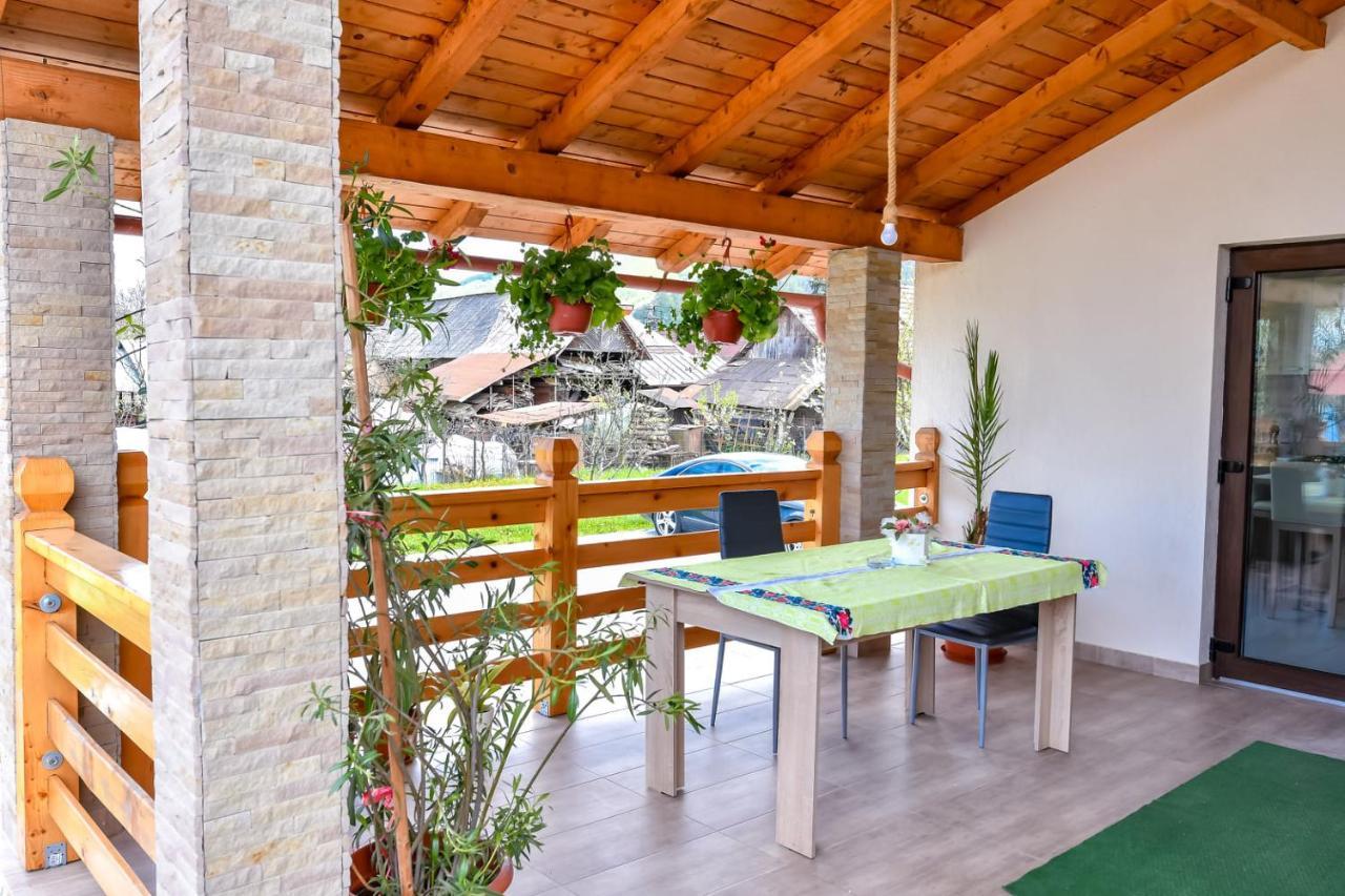 Casa Nely Hotel Sighetu Marmaţiei Buitenkant foto